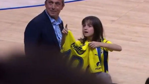 Djevojčica u rukama držala dres Dušana Tadića, a onda ga je ugledala