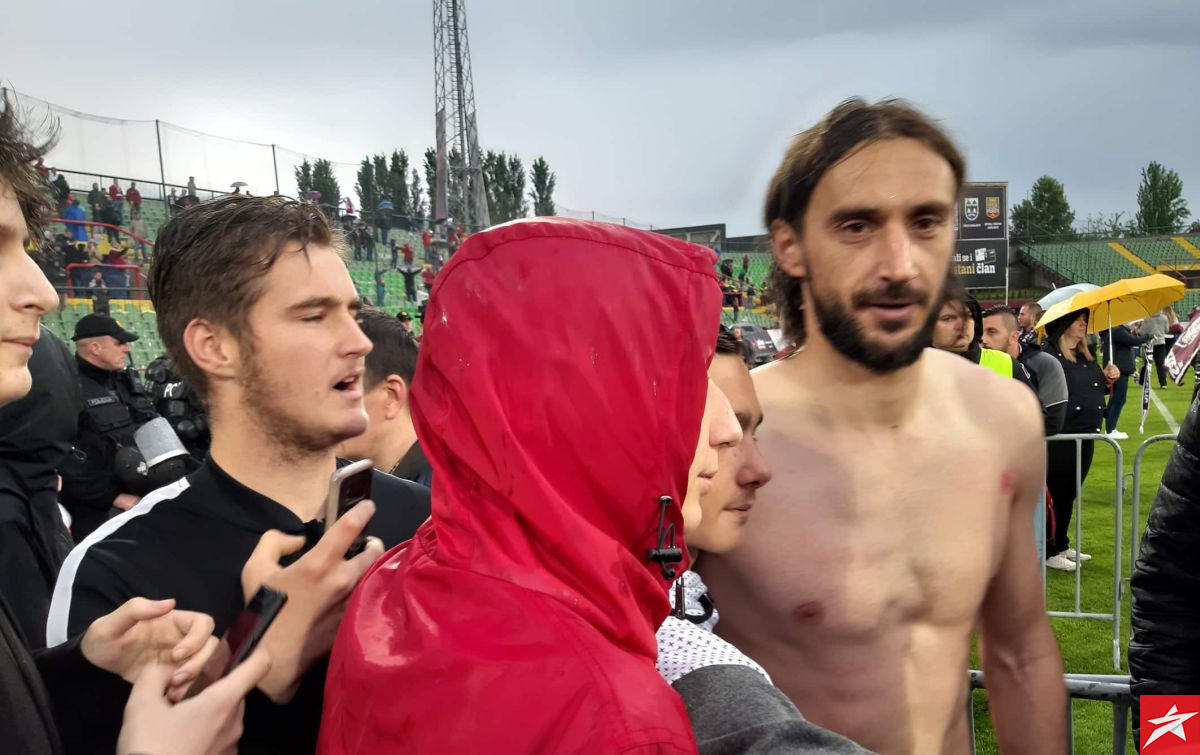 Sa igrača Sarajeva je poskidano apsolutno sve Sa igrača Sarajeva je poskidano apsolutno sve