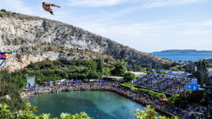 Carlson i Popovici pobjedama u Grčkoj otvorili novu sezonu Red Bull Cliff Diving Svjetske serije