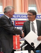 Ćiro i zvanično na klupi Ćiro i zvanično na klupi