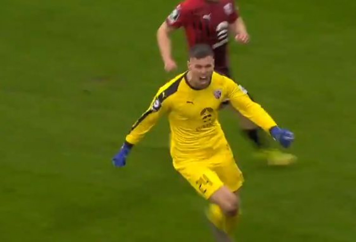 Hrvatski golman zabio gol u 93. minuti, pa njegov tim stigao do pobjede Hrvatski golman zabio gol u 93. minuti, pa njegov tim stigao do pobjede