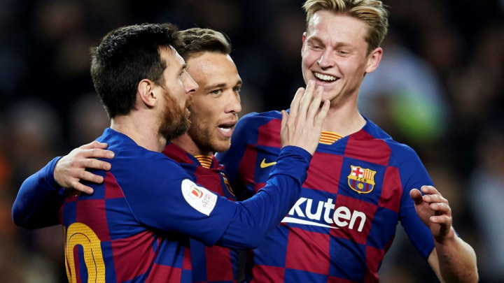 Treneru Ajaxa se ne sviđa način na koji Barca koristi De Jonga