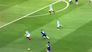 Marcos Alonso ponovo predmet šale: Kakav je ovo pas?