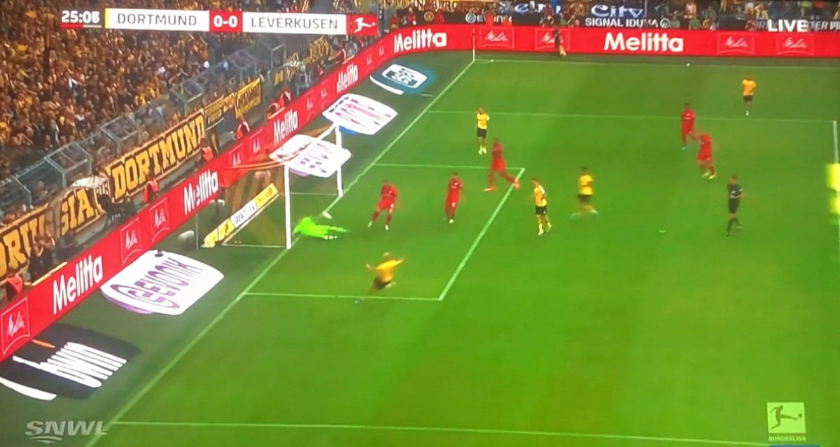 Borussia vodi protiv Leverkusena, ali je nevjerovatno šta je golman gostiju prije toga odbranio