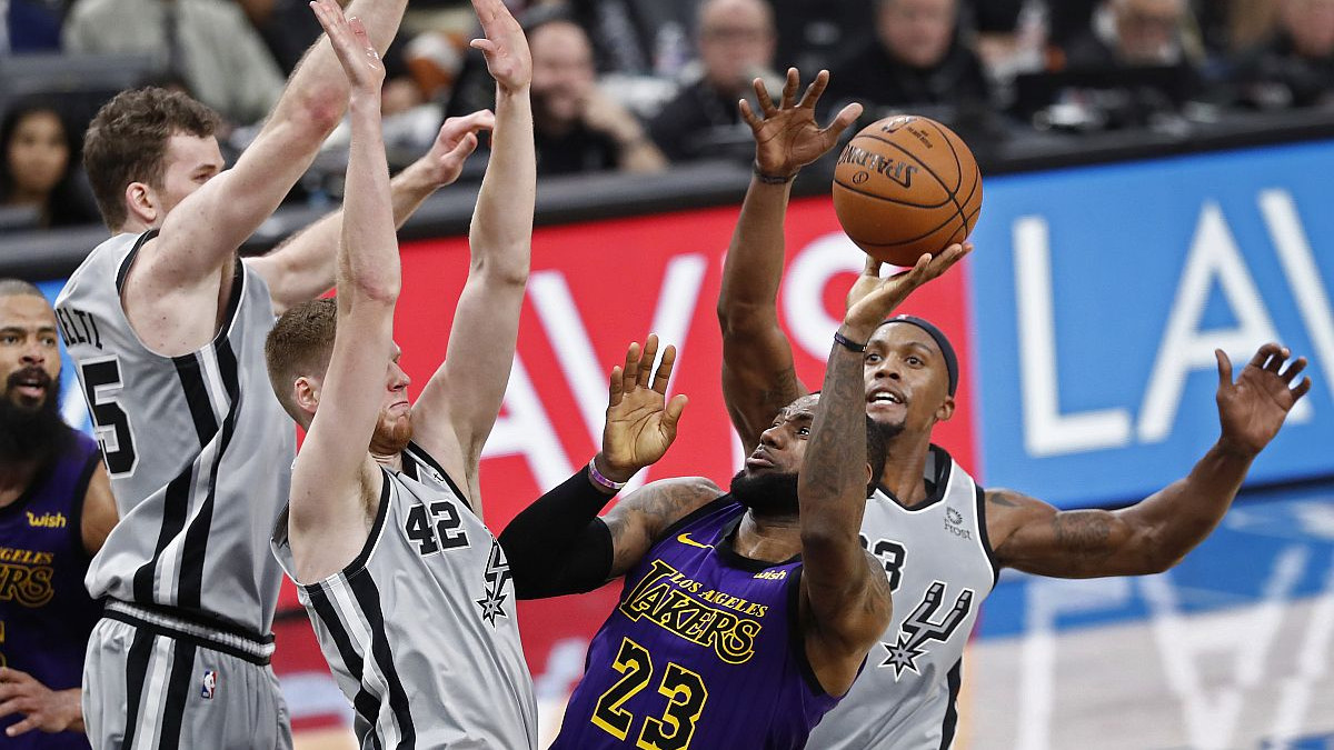 Butler odveo 76erse do pobjede, nova sjajna partija LeBrona nedovoljna Lakersima