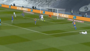 Benzema petom pogodio protiv Barcelone!