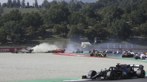 Sezona Formule 1 sve luđa i luđa: Haos u Mugellu, tri starta i pobjeda sjajnog Hamiltona