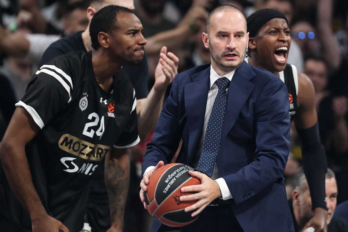Trener Partizana je postao hit u Srbiji: "Željeli smo da izbacimo promile alkohola iz tijela" Trener Partizana je postao hit u Srbiji: "Željeli smo da izbacimo promile alkohola iz tijela"