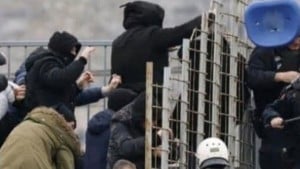 Teška noć u Podgorici - Niko ne smije da gleda prema semaforu, od muke se međusobno tuku!
