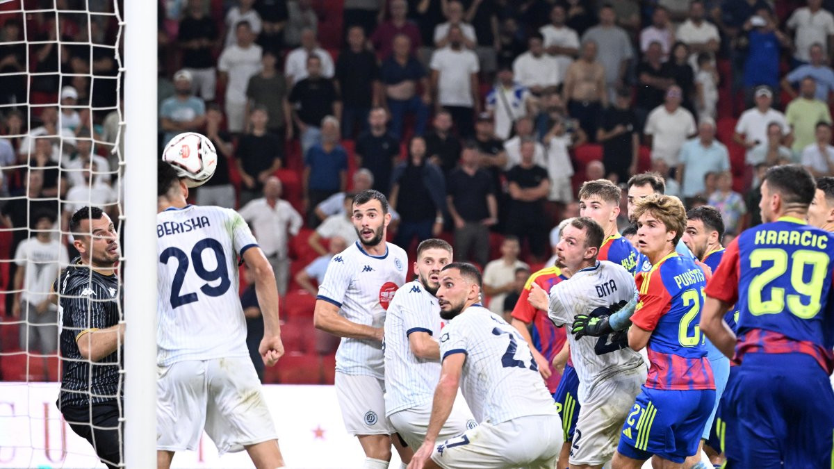 Nevjerovatan zahtjev igrača s plaćom od 300.000 eura pred Dinamo - Hajduk: "Molim vas, samo da..." Nevjerovatan zahtjev igrača s plaćom od 300.000 eura pred Dinamo - Hajduk: "Molim vas, samo da..."