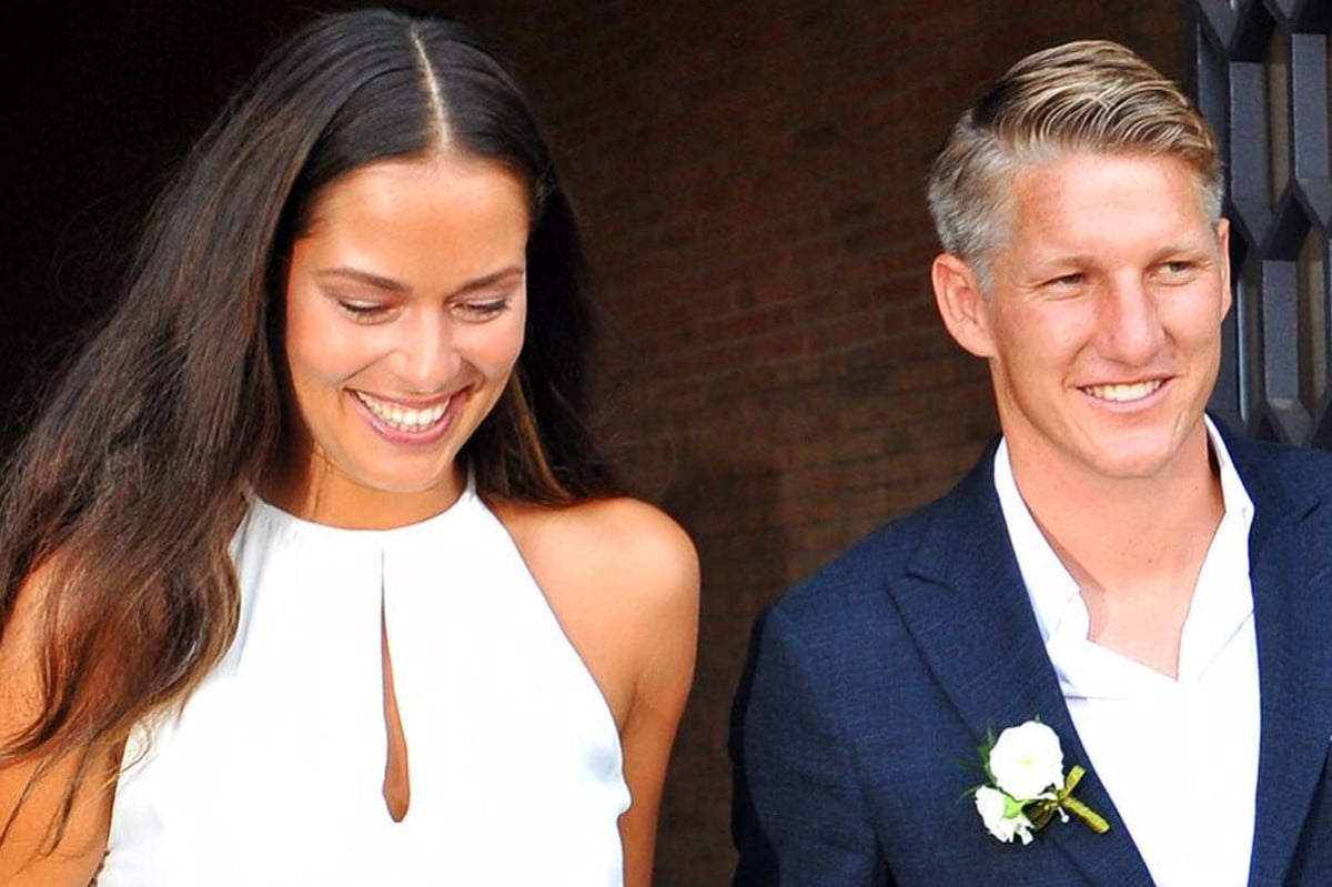 Osvanule fotografije sa plaže: Schweinsteiger uživa u naručju zgodne plavuše Osvanule fotografije sa plaže: Schweinsteiger uživa u naručju zgodne plavuše