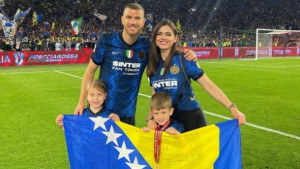 Ponosna porodica, zastava Bosne i Hercegovine i emotivna poruke Džeke nakon finala