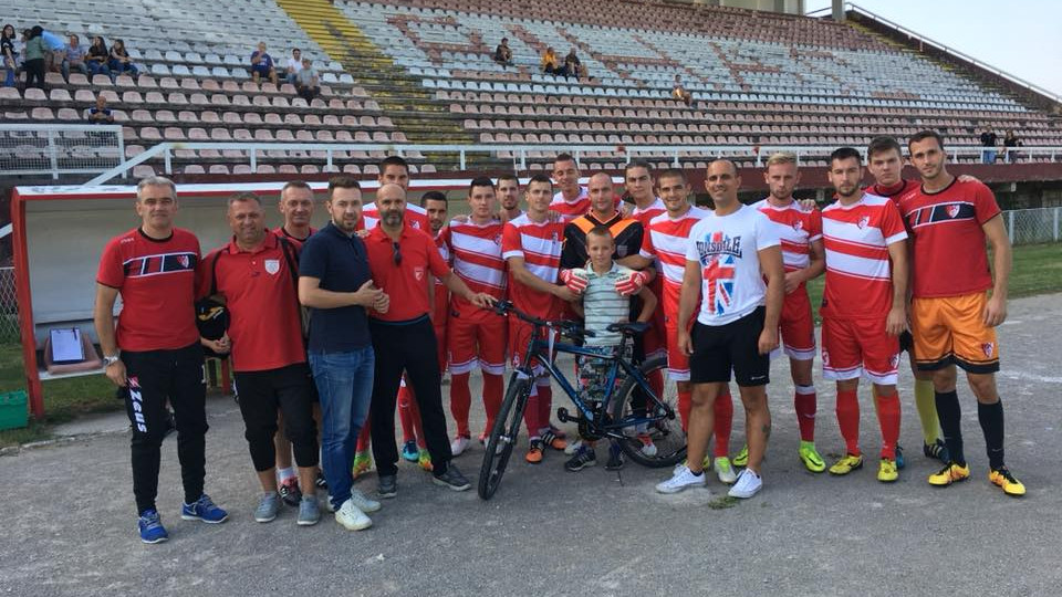 Prelijepa gesta NK Jedinstvo: Mladom navijaču poklonili bicikl Prelijepa gesta NK Jedinstvo: Mladom navijaču poklonili bicikl