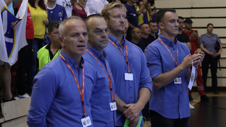 RS BiH demantovao Boesena, proizvođač sportske opreme mu odgovorio dokaznom fotografijom