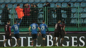 Velika glupost Bodula: Ošamario igrača Širokog, pa se sukobio s publikom