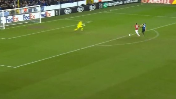 Nevjerovatna greška odbrane Club Bruggea koju je Martial žestoko kaznio