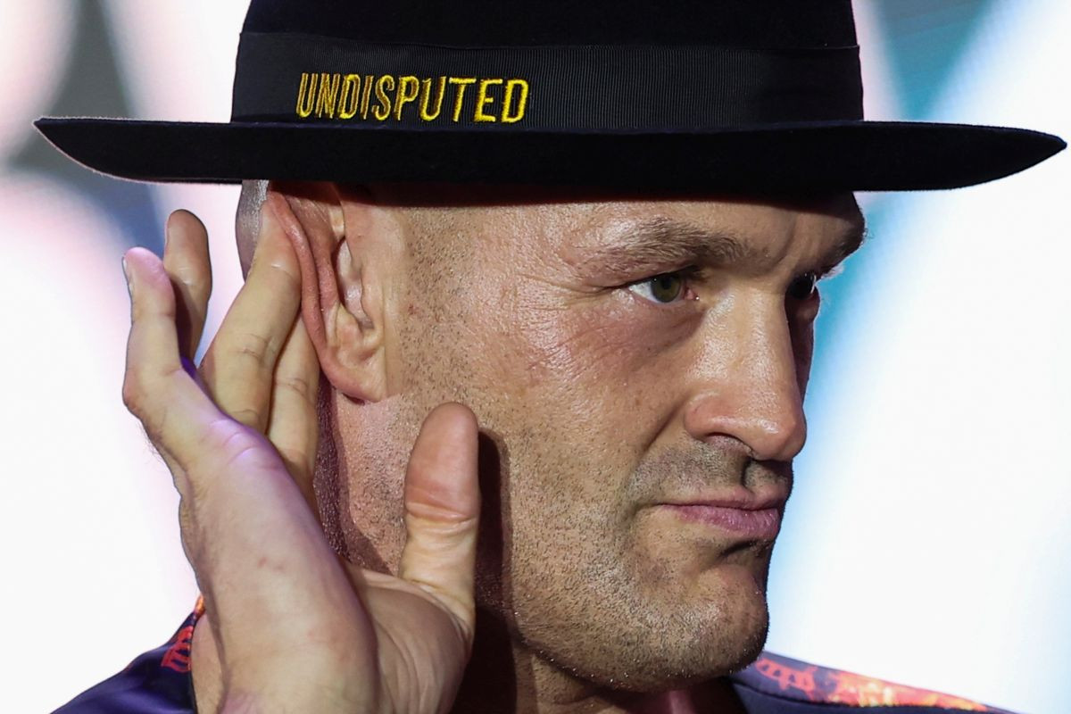 Tyson Fury iz kafane u dvoranu, ponovo prijeti Usyku: "Kralj se vraća na tron" Tyson Fury iz kafane u dvoranu, ponovo prijeti Usyku: "Kralj se vraća na tron"