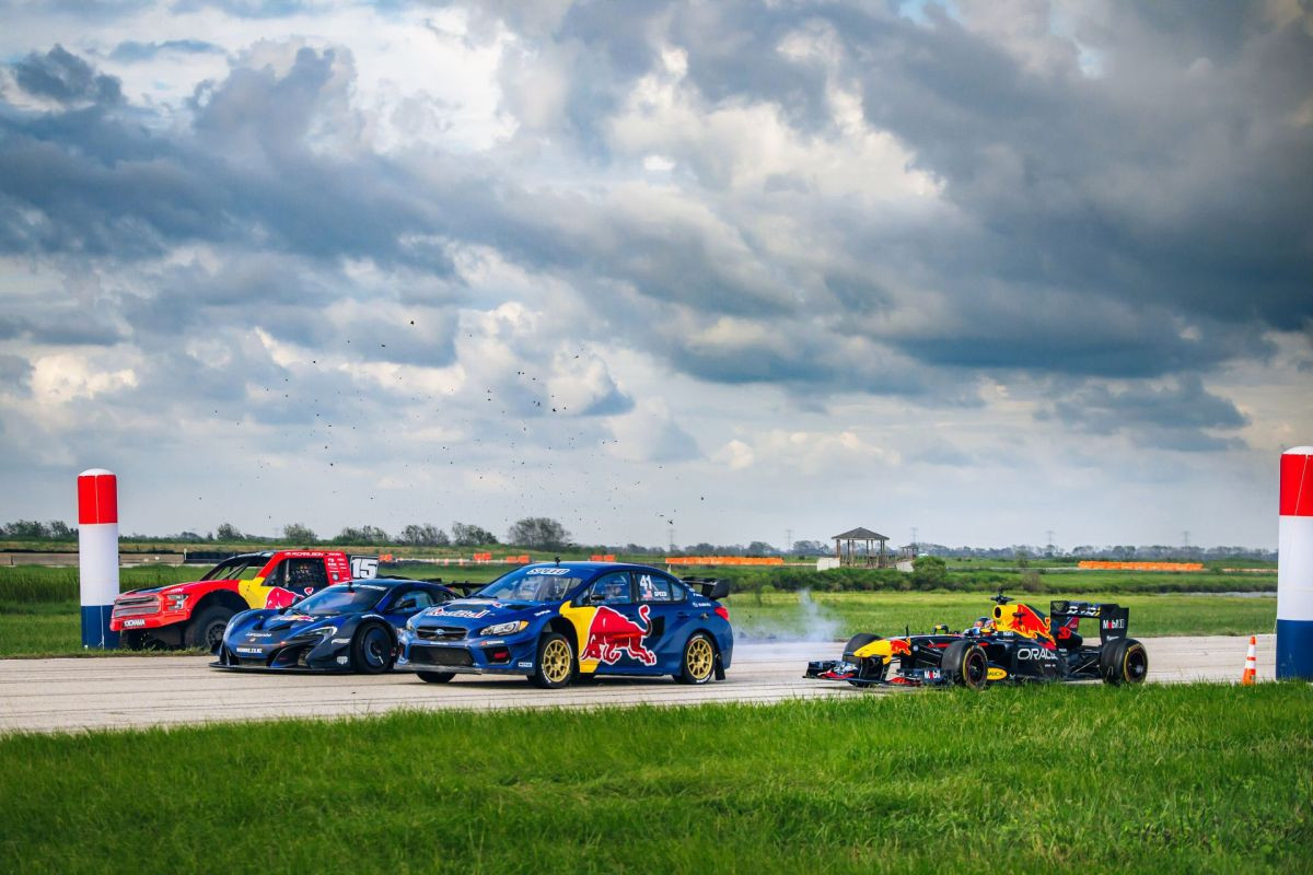 F1 bolid, reli automobil, "drift mašina" i Pro4 pickup u utrci kakvu dosad niste vidjeli