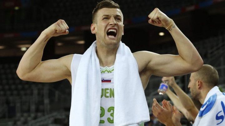Omić se pred spavanje oglasio preko Instagrama i odgovorio na uvrede