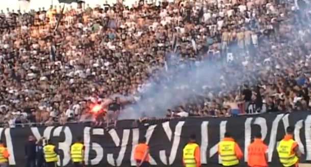 Međusobna tuča navijača Partizana na derbiju