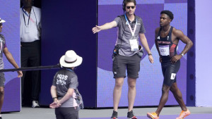 Britanac diskvalifikovan sa Olimpijskih igara i prije početka trke, zatim odbijao da ode sa staze