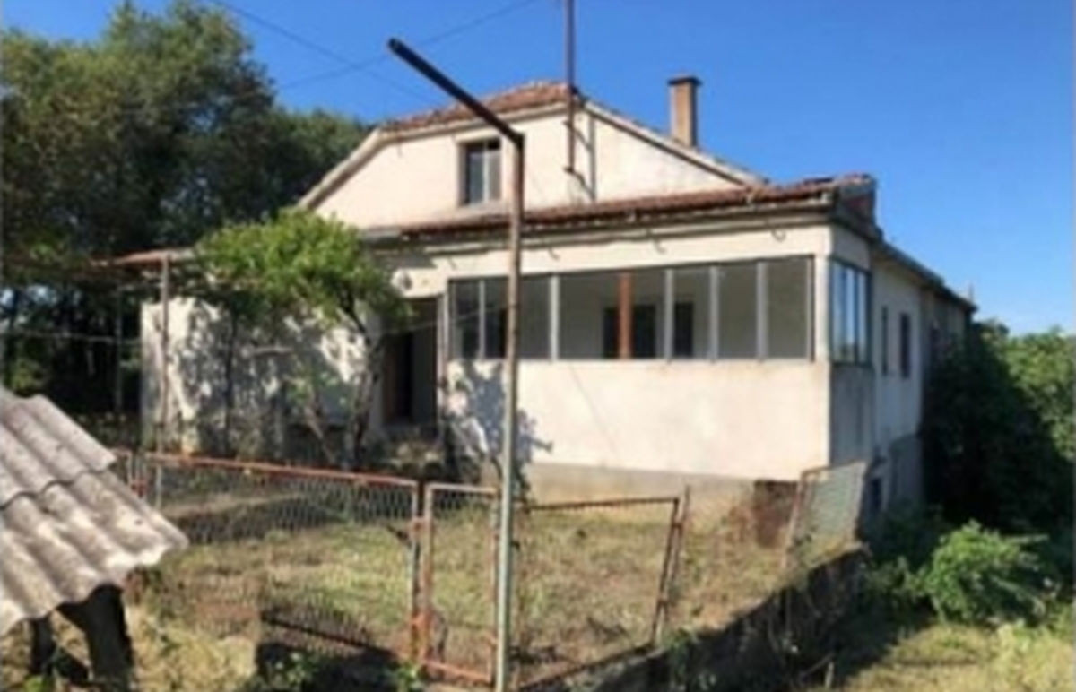 Ovo je kuća čuvenog srpskog fudbalera u Kninu, doveli su ga da je vidi, kad tamo...