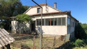 Ovo je kuća čuvenog srpskog fudbalera u Kninu, doveli su ga da je vidi, kad tamo...