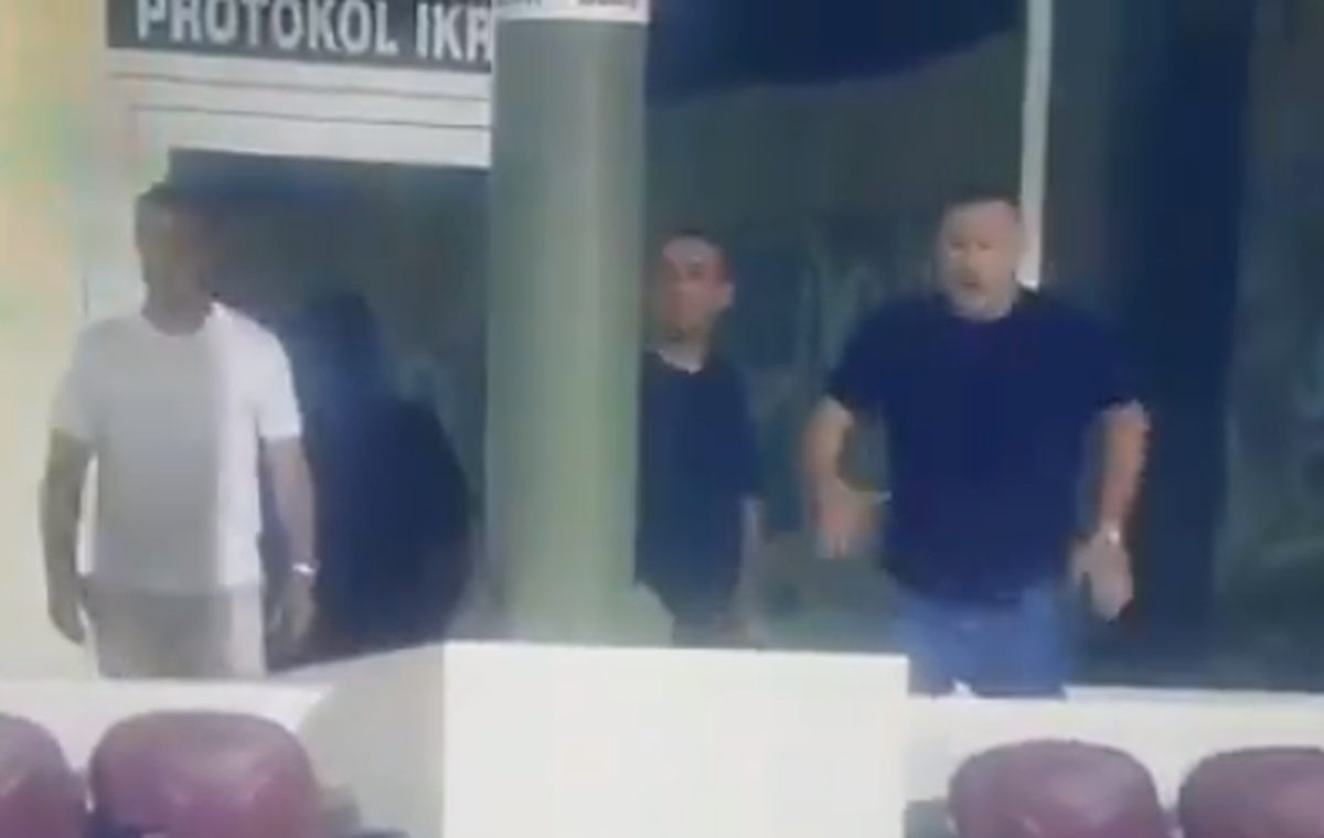 Ovo se može vidjeti samo u Turskoj: Predsjednik Trabzonspora utrčao na teren i izazvao tuču