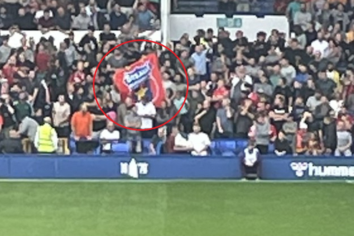 Zastava balkanskog velikana na meču Evertona i Liverpoola zgrozila je apsolutno sve
