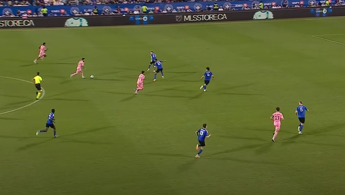 Kao nekad u Barci: Messi uzeo loptu na centru, predriblao petoricu i matirao golmana! Kao nekad u Barci: Messi uzeo loptu na centru, predriblao petoricu i matirao golmana!