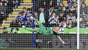 Arsenal pobijedio Leicester, ali priča dana je čudesni golman Aaron Ramsdale