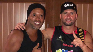 Ronaldinho objavio fotografiju s bivšim igračem Barcelone kojeg skoro niko nije prepoznao