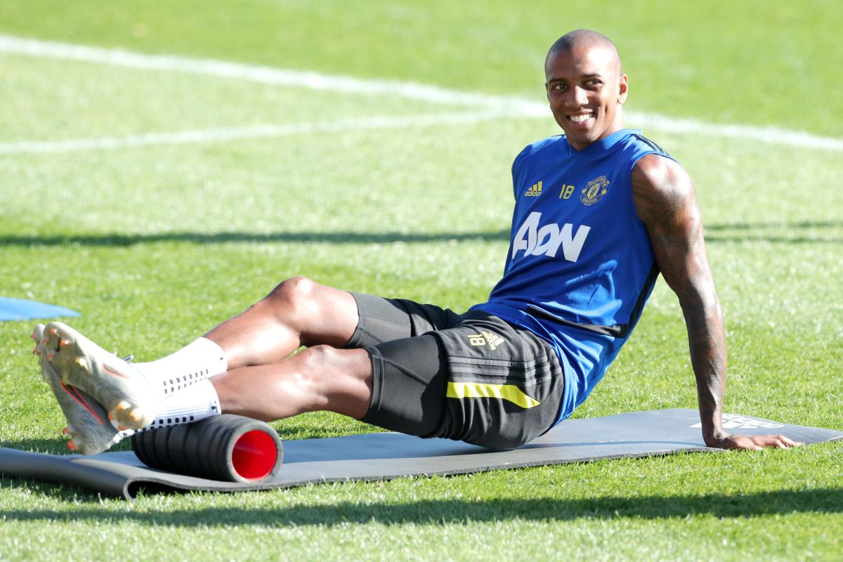 Manchester United ponudio novi ugovor Ashleyju Youngu