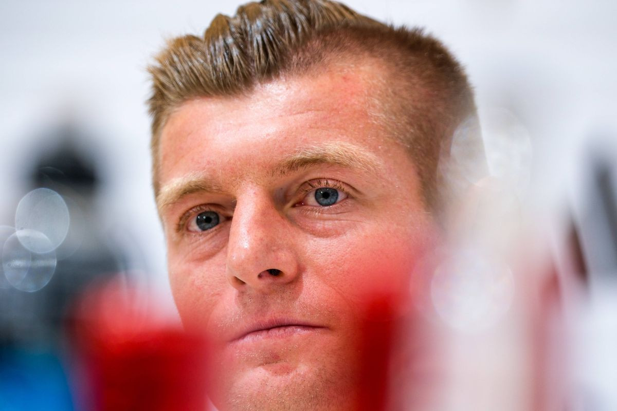 Kroos se oprostio od fudbala, ali i sad strahuje od jednog čovjeka: "Živi samo 100 metara od mene" Kroos se oprostio od fudbala, ali i sad strahuje od jednog čovjeka: "Živi samo 100 metara od mene"
