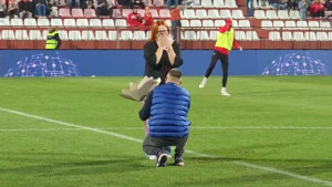 Hrabri Rođeni s prstenom na noge podigao publiku u Mostaru: Adna je rekla "da"!