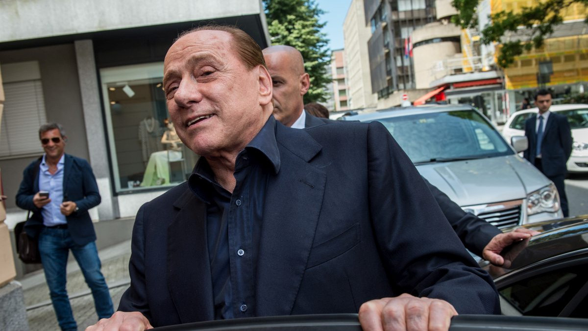 Berlusconi uvodi red: Nema tetovaža i brada, već sam im našao frizera