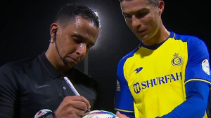 Stvarno je drugačiji: Sudija gleda i ne vjeruje šta je Ronaldo uradio s loptom!