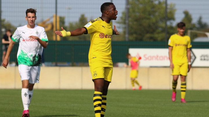 Borussia ima pravu zvijer: 14-godišnjak postigao hat-trick za samo osam minuta!