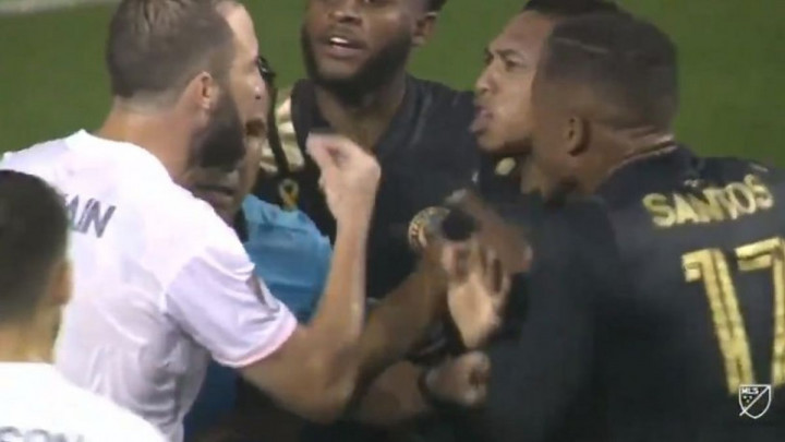 Gađao nebo, pa izazvao haos: Katastrofalan debi Higuaina u MLS-u