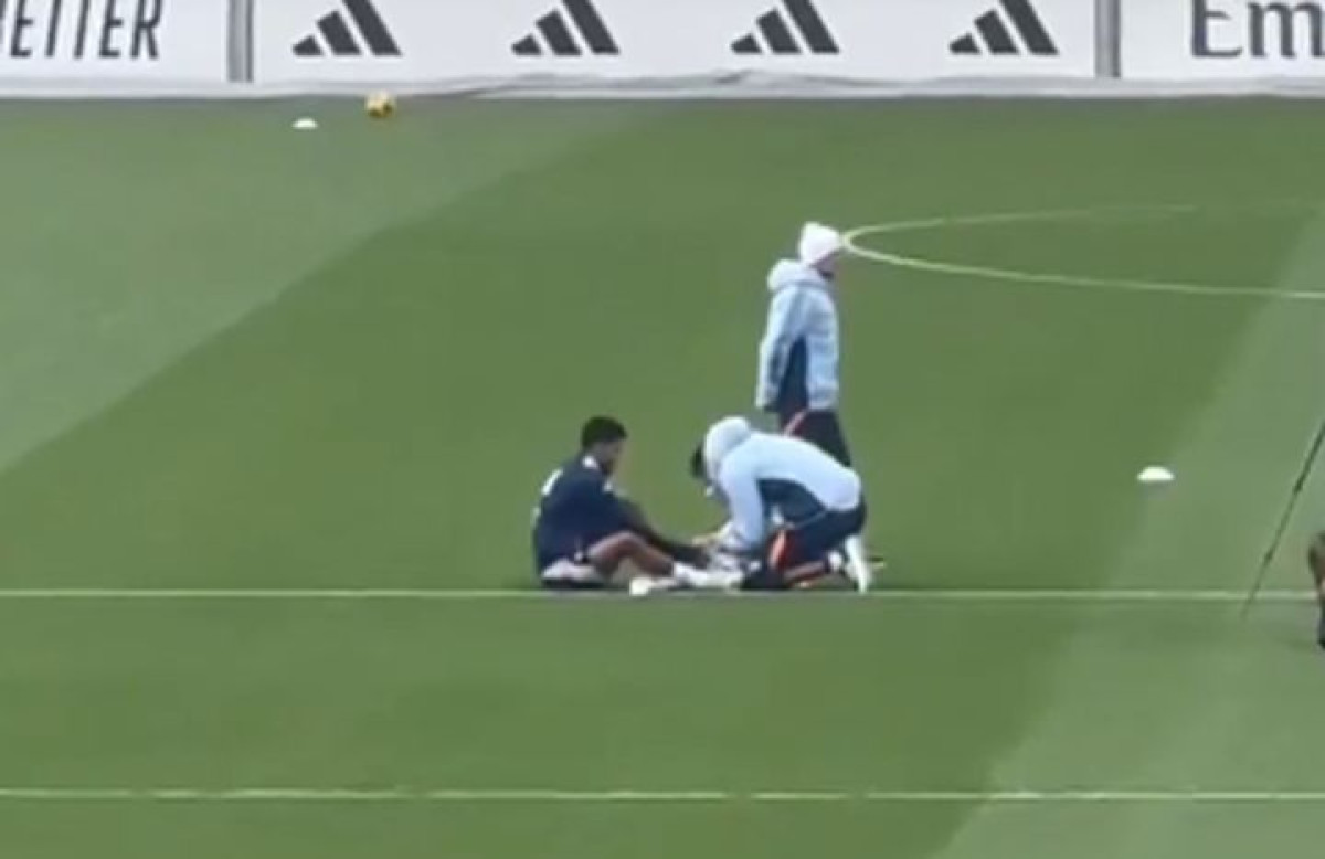 Ancelotti se "zaledio" zbog scene na treningu, vidio ga je da sjedi na terenu i doziva doktora