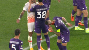 Kapitenu Fiorentine navijači West Hama razbili glavu