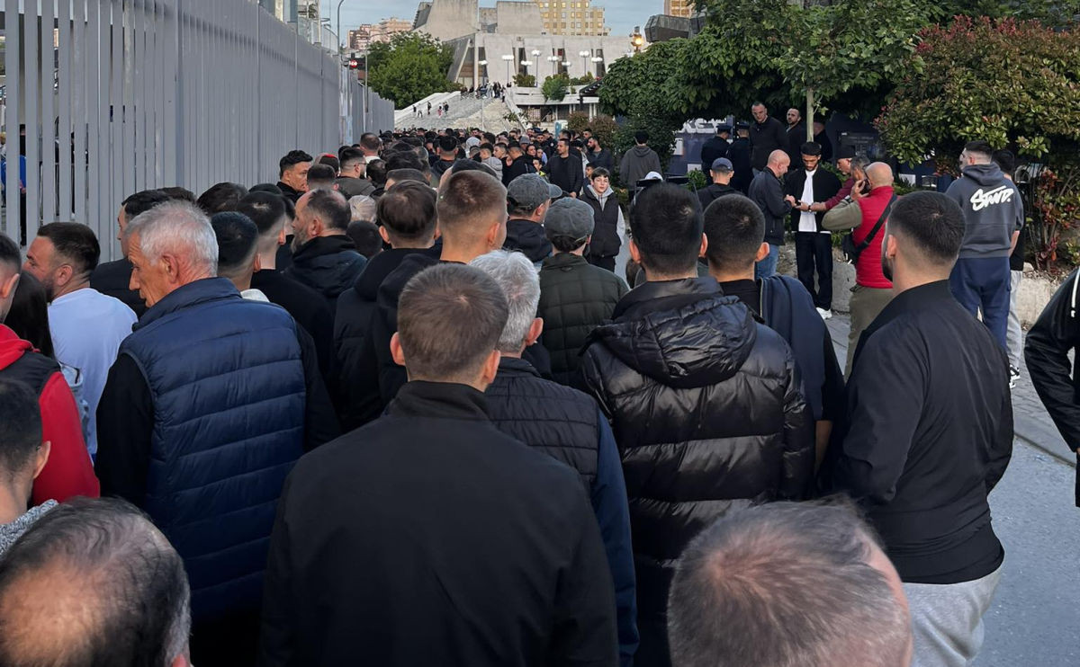 Epski šamar Srbima! Dok u Srbiji bježe iz Beograda, u Prištini se dešavaju nerealne scene Epski šamar Srbima! Dok u Srbiji bježe iz Beograda, u Prištini se dešavaju nerealne scene