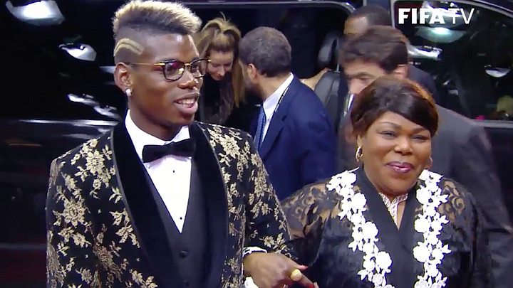 Svi su došli sa djevojkama, samo Pogba sa majkom!