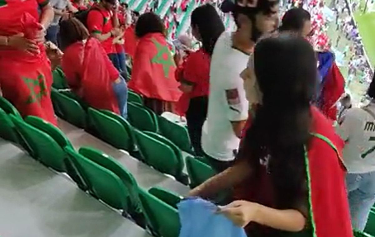 Fudbaleri Maroka su kreirali čudo, ali o potezu navijača dugo će se pričati Fudbaleri Maroka su kreirali čudo, ali o potezu navijača dugo će se pričati