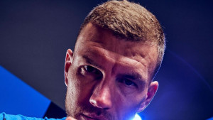 Edin Džeko ponosno pozirao u novom dresu