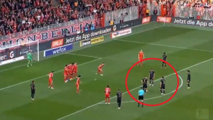 Igrači Bayerna zbunili sve kombinacijom iz slobodnog udarca, a Lewandowski onda zabio golčinu