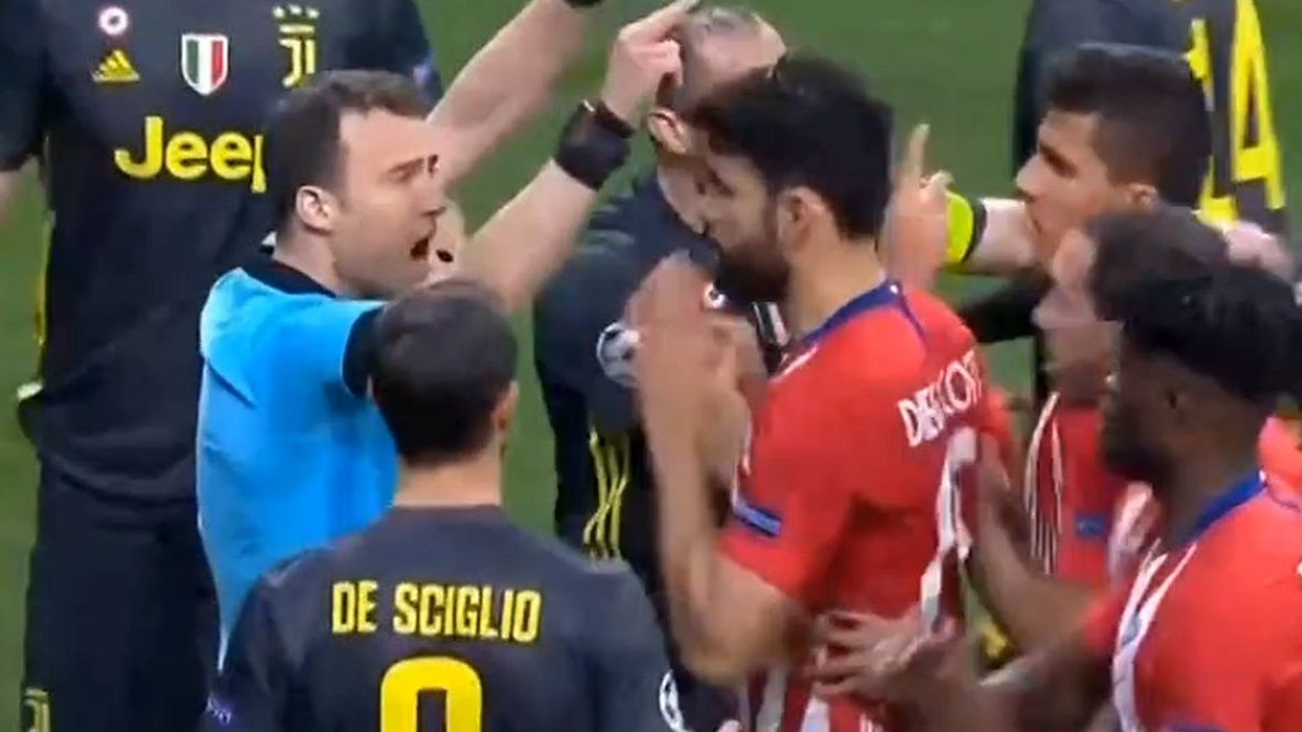 Fudbaleri Atletica okružili suca nakon 50 sekundi: Je li trebao pokazati na penal?