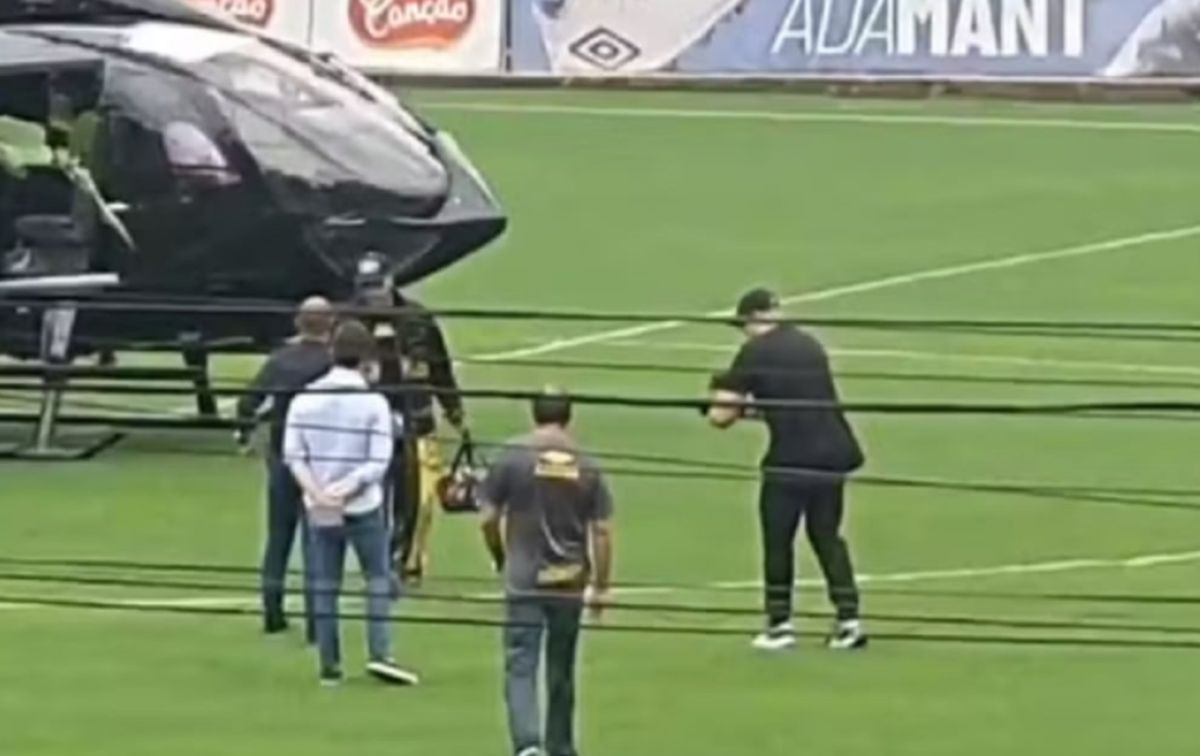 Svi su mislili da je na dnu, a nogometna zvijezda (32) helikopterom dolazi na trening Svi su mislili da je na dnu, a nogometna zvijezda (32) helikopterom dolazi na trening