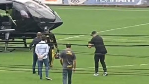 Svi su mislili da je na dnu, a nogometna zvijezda (32) helikopterom dolazi na trening