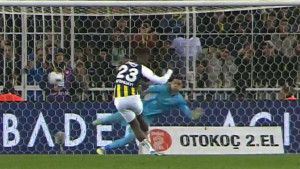 Tek sada će da "gori" u Turskoj: Fener do pobjede došao iz blago rečeno sumnjivog penala!